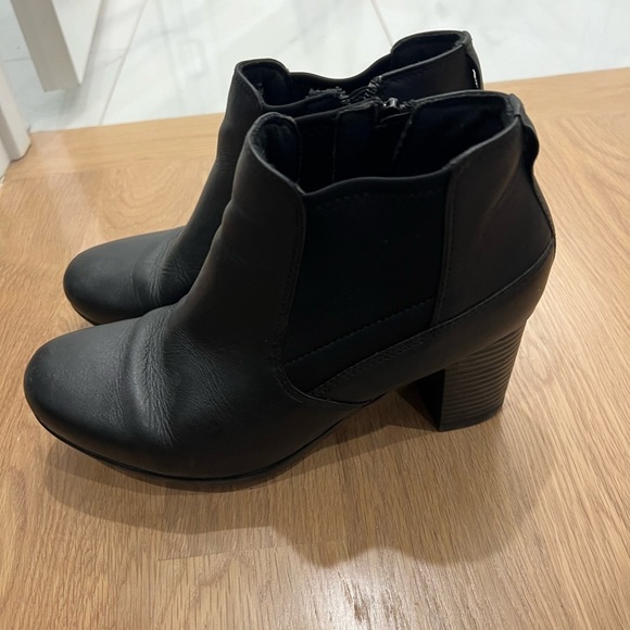 Clarks Black Heeled Boots, size 8 - Picture 8 of 11